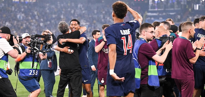 Senny Mayulu : Le jeune prodige du PSG qui révolutionne le football