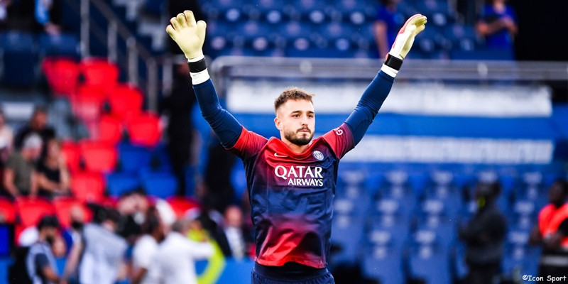 Lucas Chevalier : Le Nouveau Gardien Star du PSG pour Conquérir l'Europe
